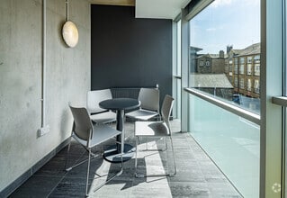 6 Friendly St, Huddersfield for lease Interior Photo- Image 2 of 9