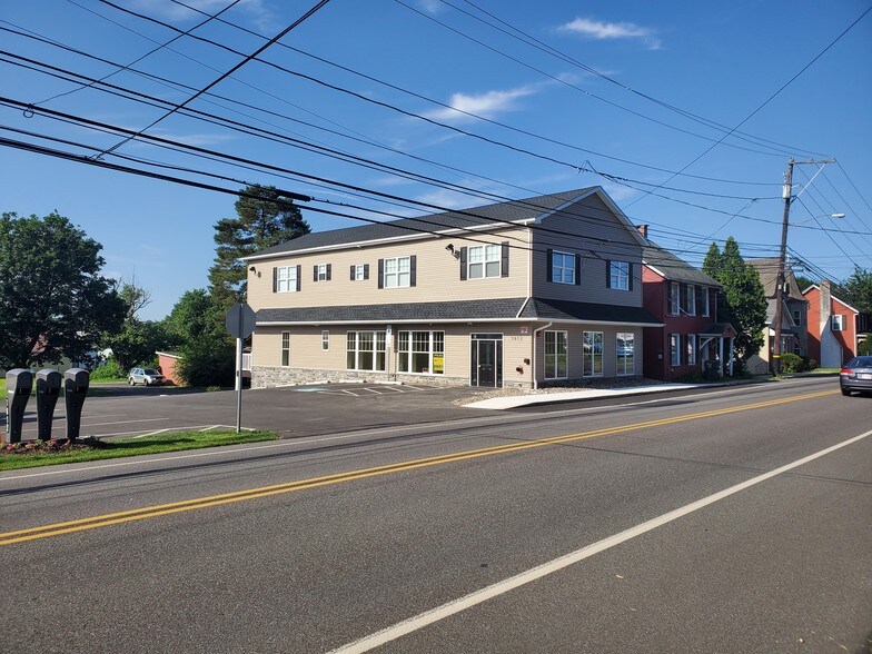 7812 Main St, Fogelsville, PA 18051