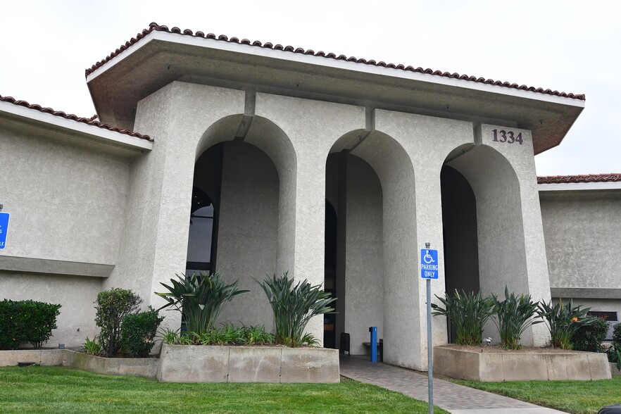 1334 W Covina Blvd, San Dimas, CA for lease - Building Photo - Image 1 of 12