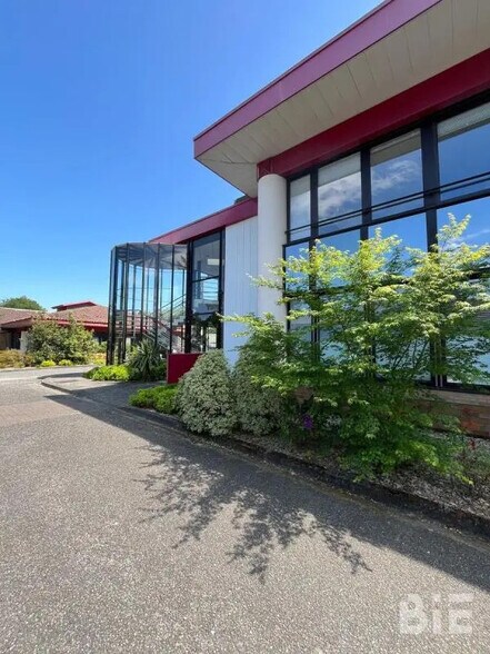 Office in Mérignac for lease - Building Photo - Image 2 of 5