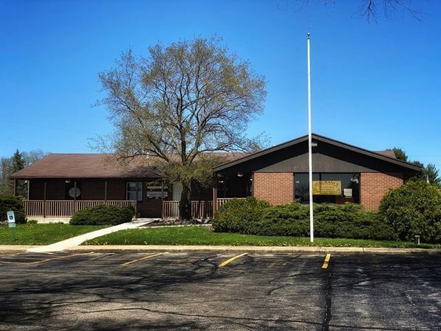 1107 N Blackhawk Blvd, Rockton, IL for lease - Building Photo - Image 2 of 3
