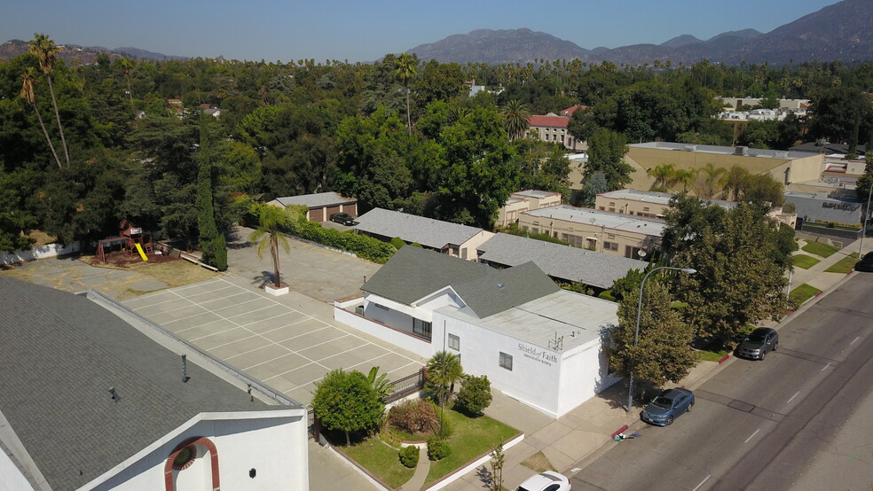 1143 N Lake Ave, Pasadena, CA for lease - Primary Photo - Image 2 of 26