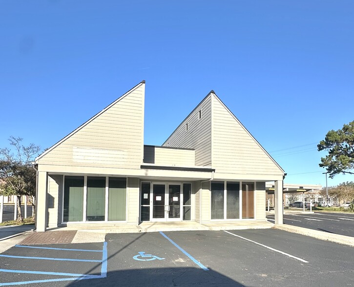 301-305 N Goose Creek Blvd, Goose Creek, SC for lease - Building Photo - Image 1 of 19