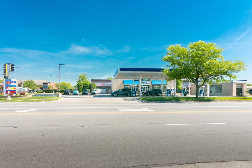 337 W Irving Park Rd, Wood Dale, IL for sale - Building Photo - Image 2 of 20