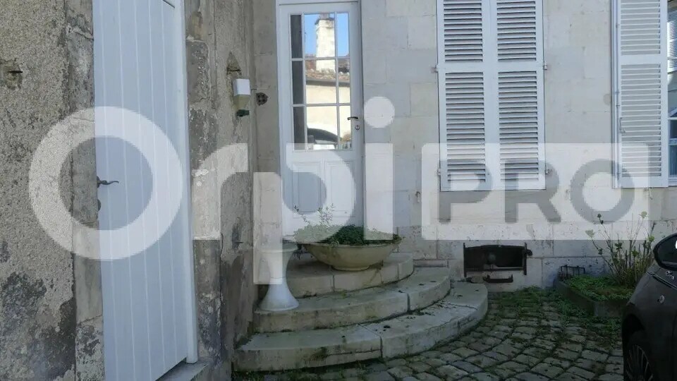 Office in Bourges for lease - Building Photo - Image 3 of 6