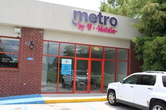 8235 Scenic Hwy, Baton Rouge, LA for lease Interior Photo- Image 1 of 6