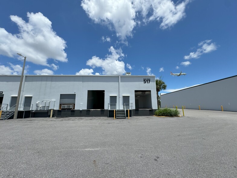 6050 Jet Port Industrial Blvd, Tampa, FL for lease - Building Photo - Image 3 of 14