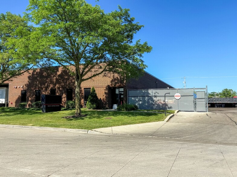 930 N Dupage Ave, Lombard, IL for lease - Building Photo - Image 2 of 5