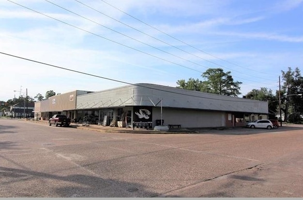 165 E Avenue H, Silsbee, TX for lease - Building Photo - Image 2 of 8