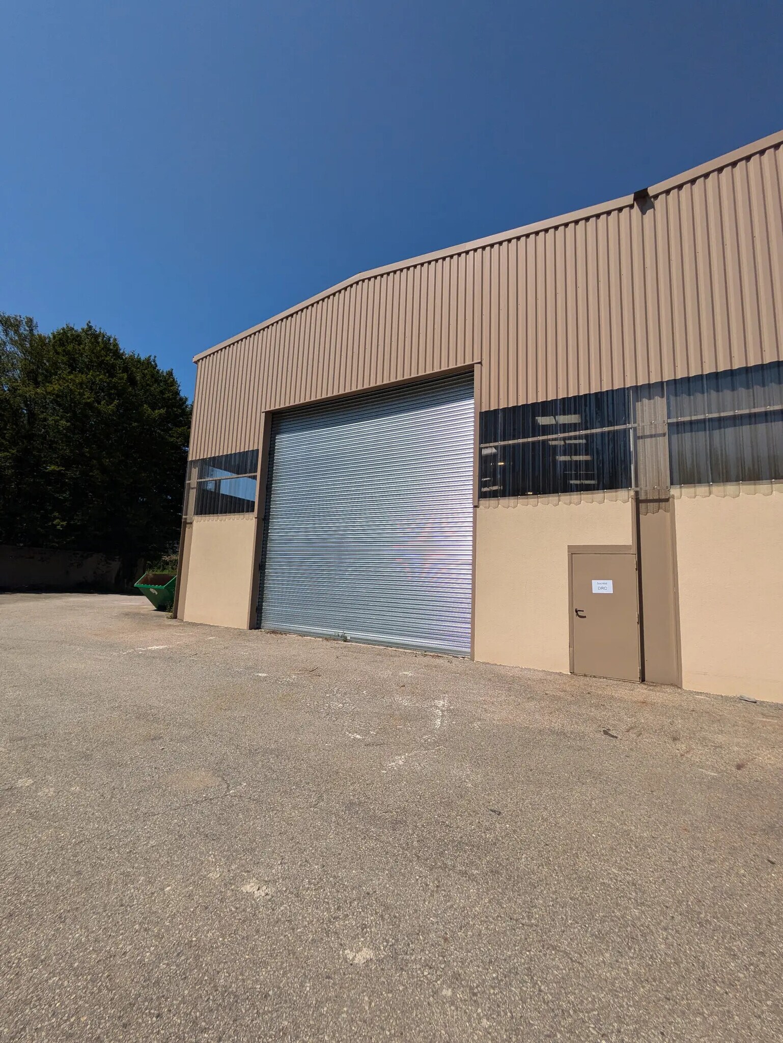 732 Avenue Aristide Briand, Vizille for lease Building Photo- Image 1 of 4