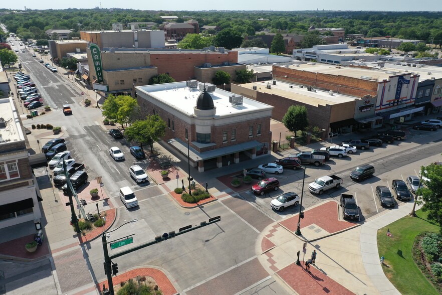 101 N Elm St, Denton, TX for lease - Building Photo - Image 2 of 9