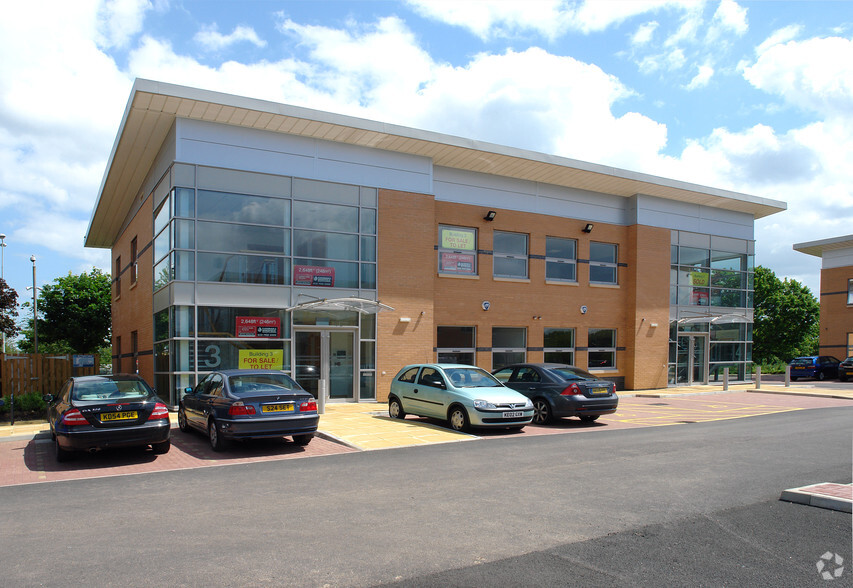 Whittle Way, Stevenage for lease - Building Photo - Image 3 of 5