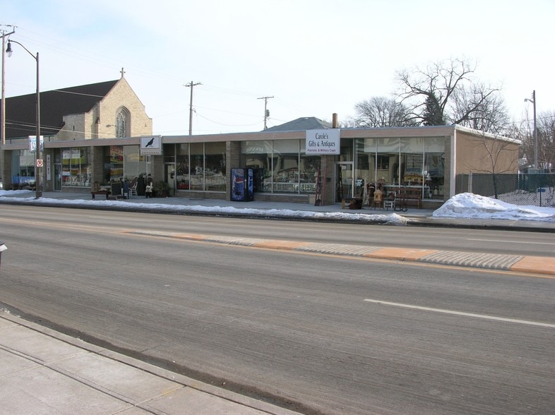 127-135 E Wisconsin Ave, Appleton, WI for sale - Building Photo - Image 1 of 1