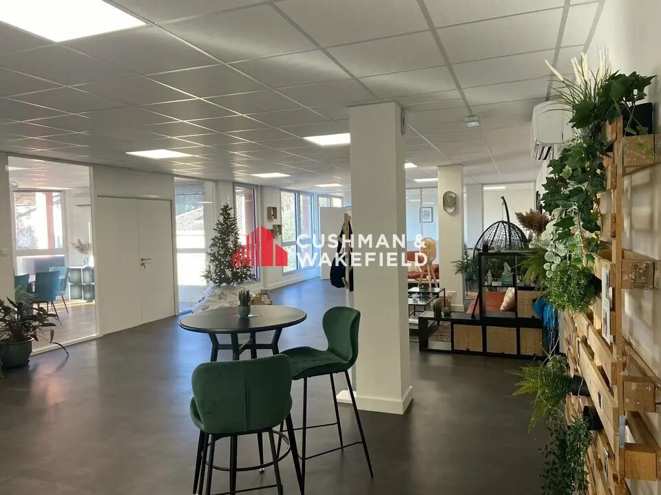 Location Bureaux 230 m² - Photo 1