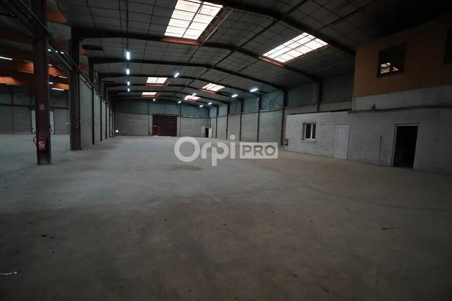 Flex in Quetigny for lease - Building Photo - Image 3 of 7