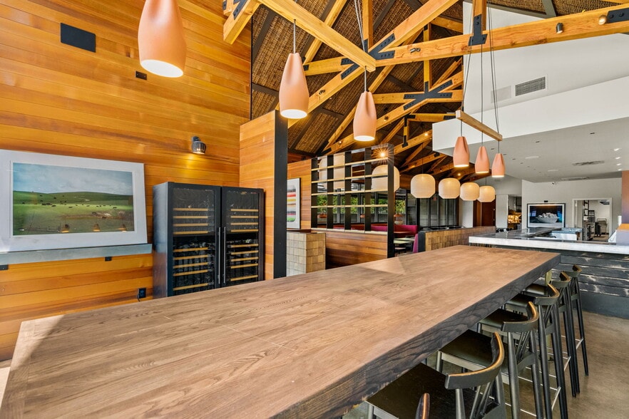 2708 E Cesar Chavez St, Austin, TX for sale - Interior Photo - Image 3 of 33