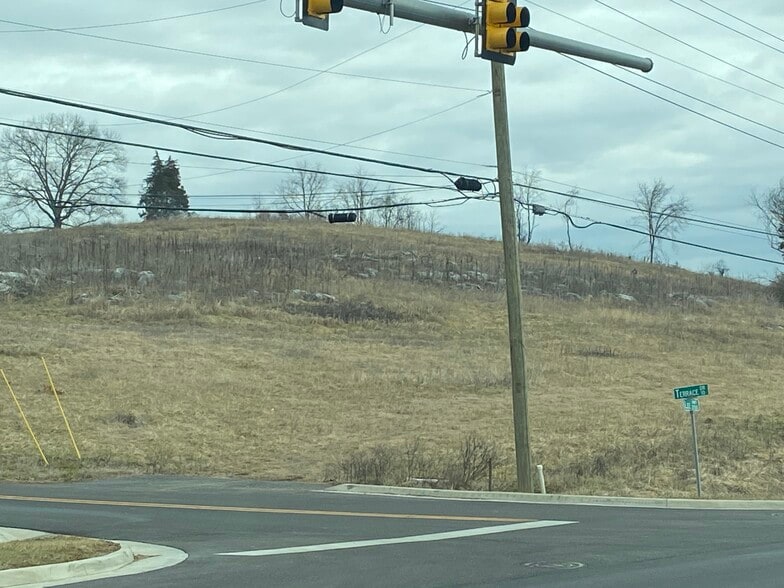 3656 Lee Hwy, Bristol, VA for sale - Building Photo - Image 2 of 2