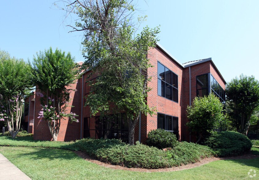 6520 Bryan Blvd, Greensboro, NC for lease - Primary Photo - Image 1 of 6