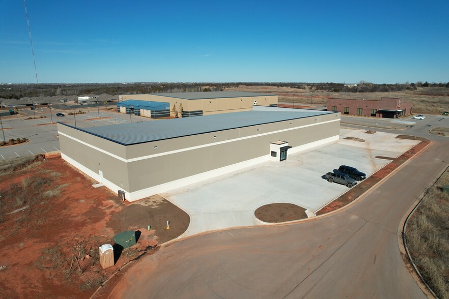 1137 E Hefner Rd, Oklahoma City, OK for lease - Building Photo - Image 3 of 7