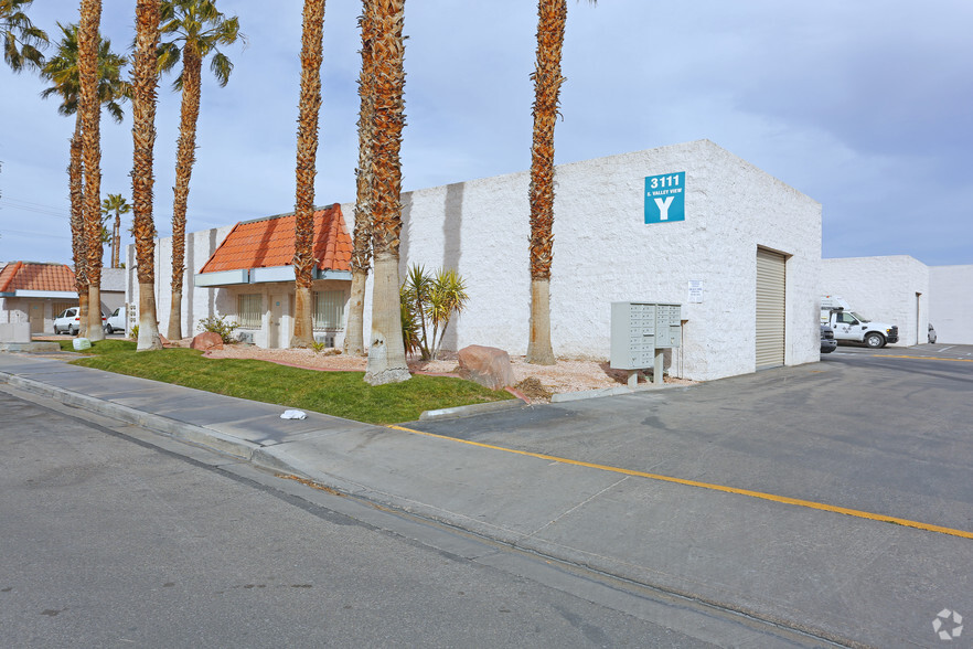 3111 S Valley View Blvd, Las Vegas, NV for lease - Primary Photo - Image 1 of 4