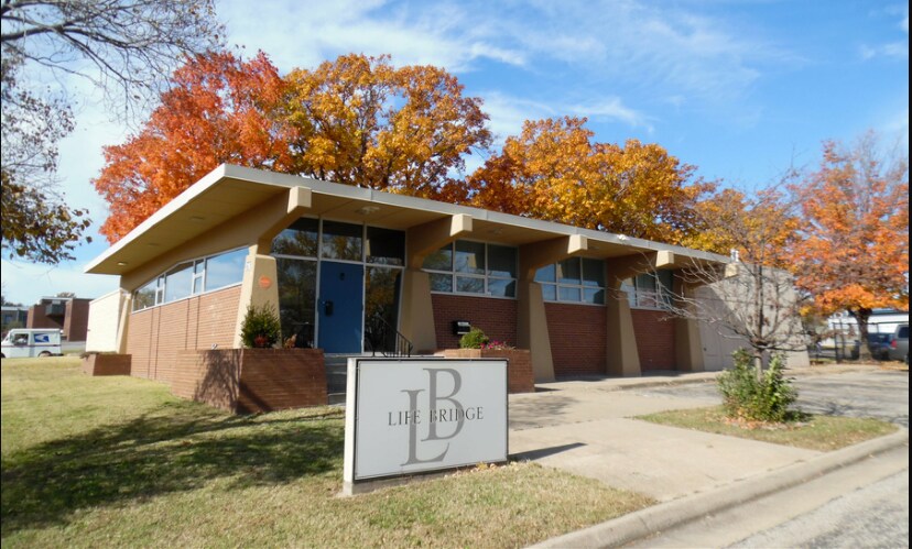 316 SW 33rd St, Topeka, KS for sale Building Photo- Image 1 of 1