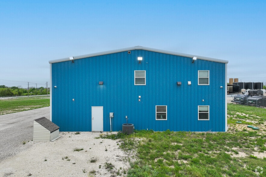14100 N Highway 171, Cresson, TX for lease - Building Photo - Image 3 of 4