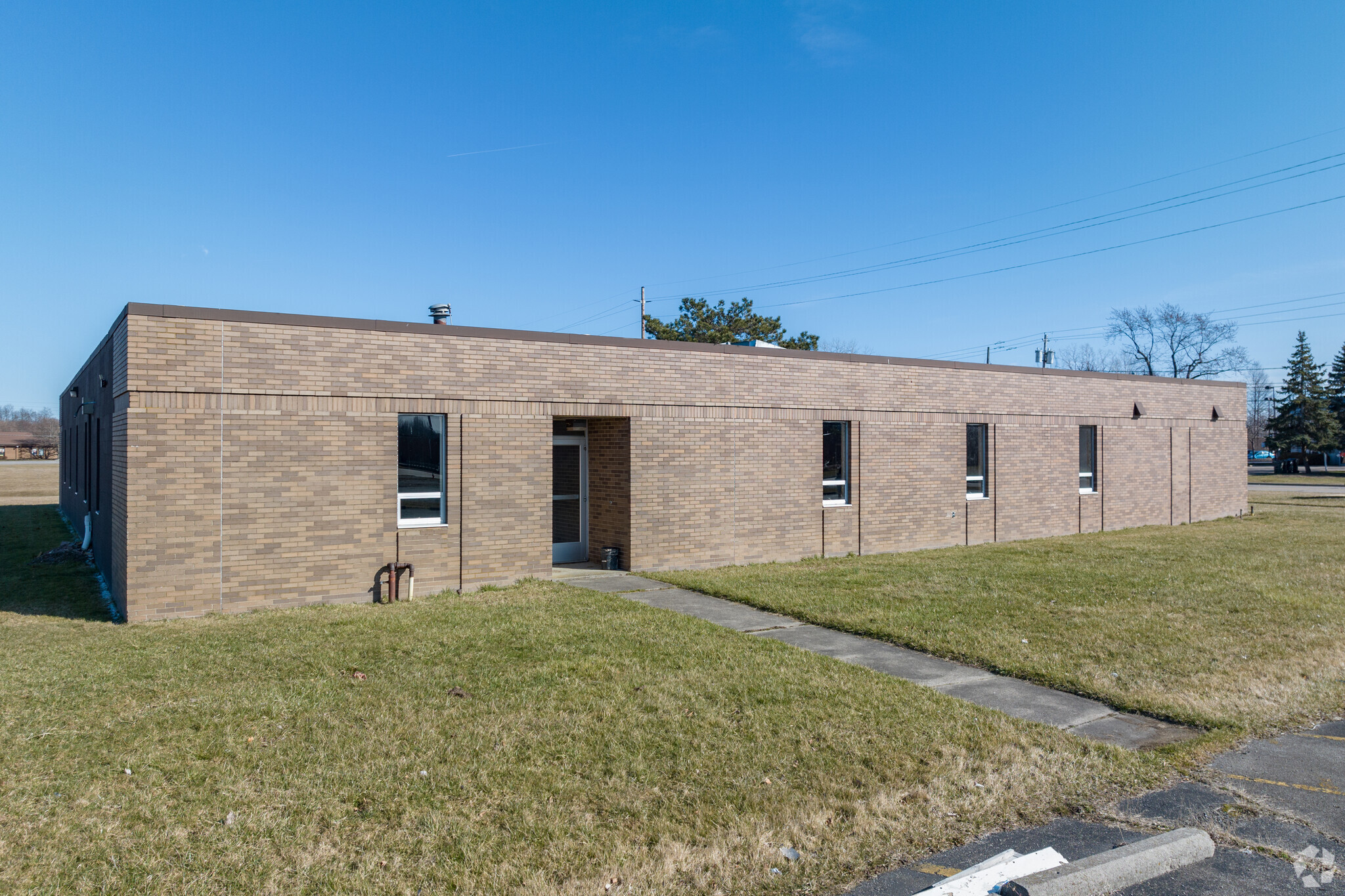 355 Griswold Rd, Elyria, OH for lease Primary Photo- Image 1 of 6