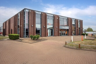 121 Yarmouth Rd, Slough for lease Building Photo- Image 1 of 2