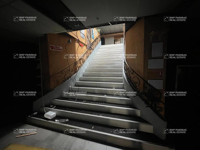 Flex in Bordeaux for lease - Interior Photo - Image 2 of 9