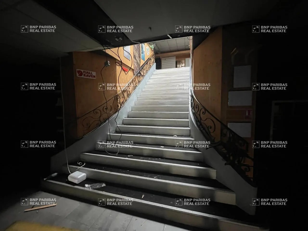 Flex in Bordeaux for sale Interior Photo- Image 1 of 2