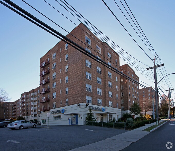 830 Kimball Ave, Yonkers, NY 10704