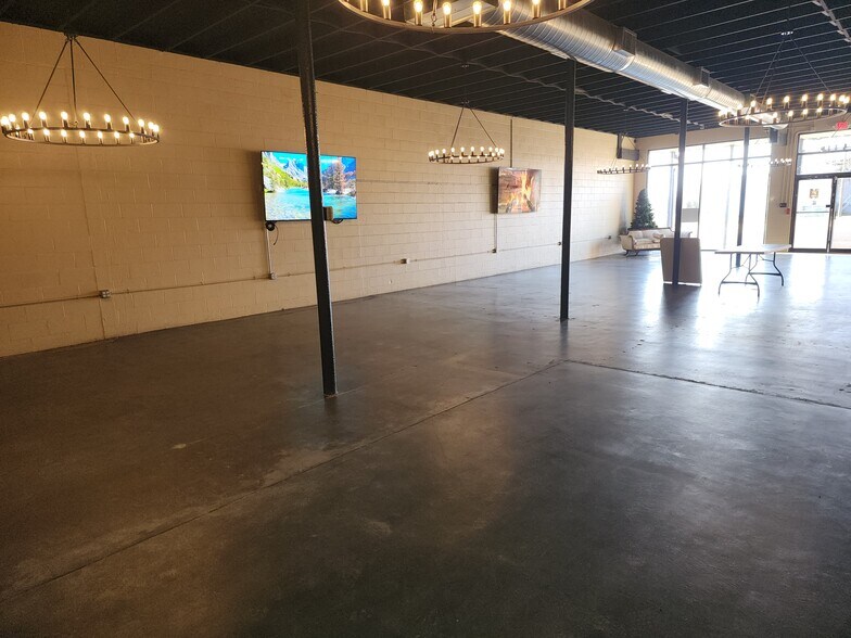 Portfolio Sale KRUM portfolio of 11 properties for sale on LoopNet.com - Building Photo - Image 2 of 8