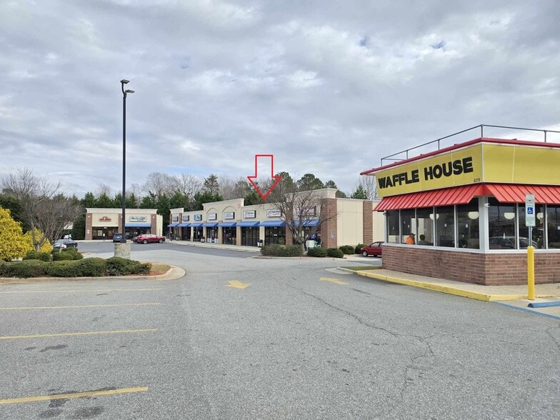 805-809 High Point St, Randleman, NC for lease - Building Photo - Image 2 of 5