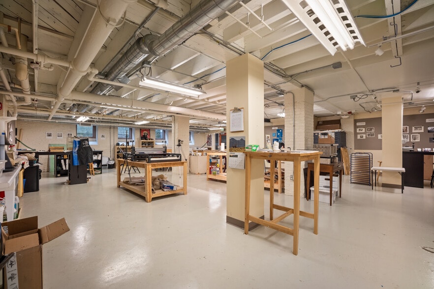 211 N Franklin St, Port Washington, WI for lease - Interior Photo - Image 1 of 70