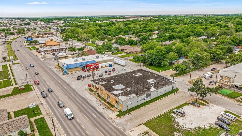 1102 W Henderson St, Cleburne, TX for sale - Building Photo - Image 1 of 1