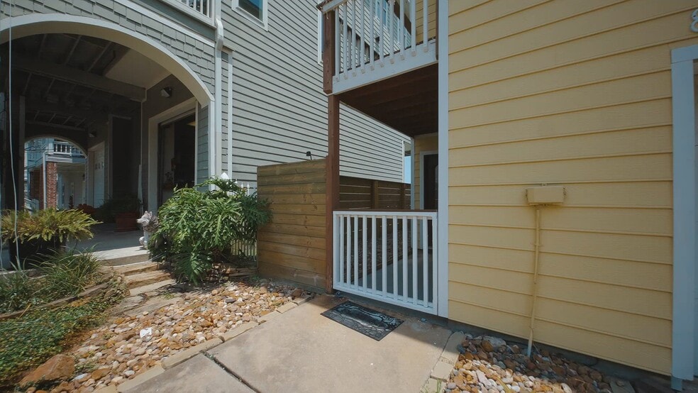 804 Bay Ave, Kemah, TX for sale - Commercial Listing Video - Image 2 of 64