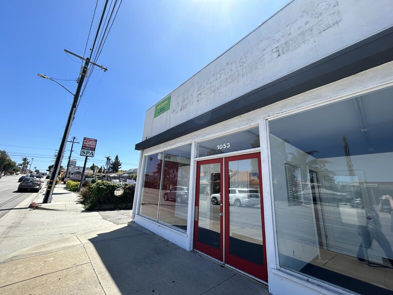 1053-1075 Aviation Blvd, Manhattan Beach, CA for lease - Building Photo - Image 3 of 24