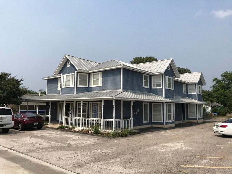 105 S Key Ave, Lampasas, TX for sale - Primary Photo - Image 1 of 1