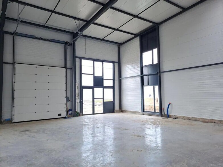 Flex in Trévoux for sale - Interior Photo - Image 1 of 3