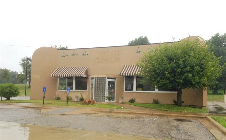 811 S Caraway Rd, Jonesboro, AR 72401