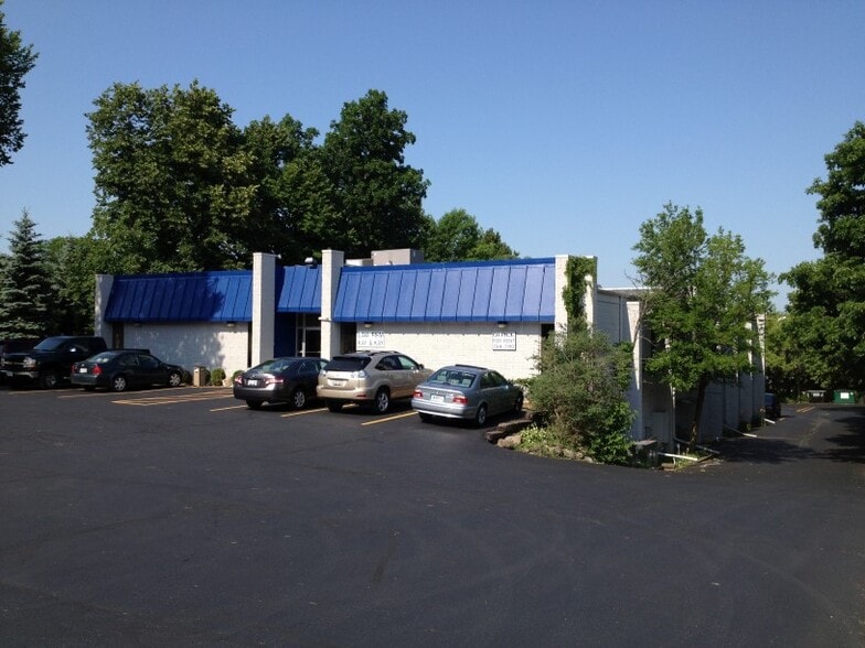 675 N Brookfield Rd, Brookfield, WI for lease - Building Photo - Image 2 of 6