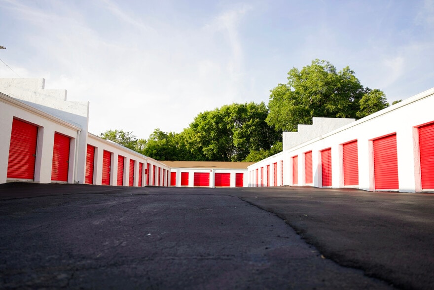 1439 W Webb Ave, Burlington, NC for sale - Building Photo - Image 3 of 9