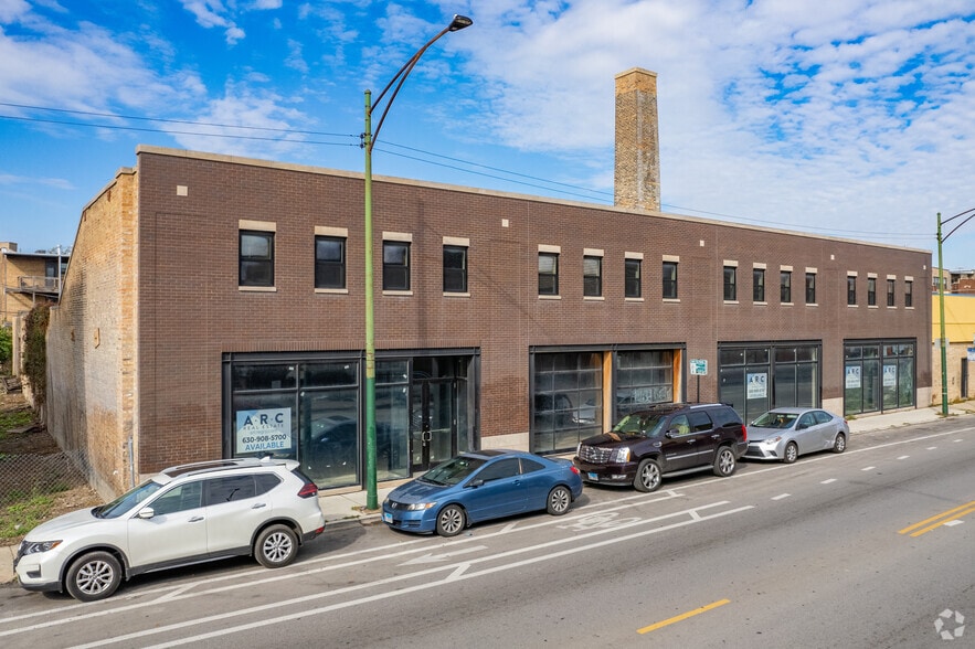 2740 N Kedzie Ave, Chicago, IL for lease - Building Photo - Image 1 of 5