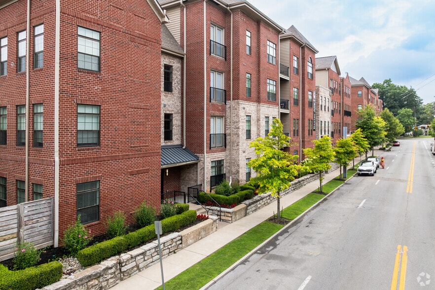 1221 E Broadway, Louisville, KY for lease - Primary Photo - Image 1 of 13