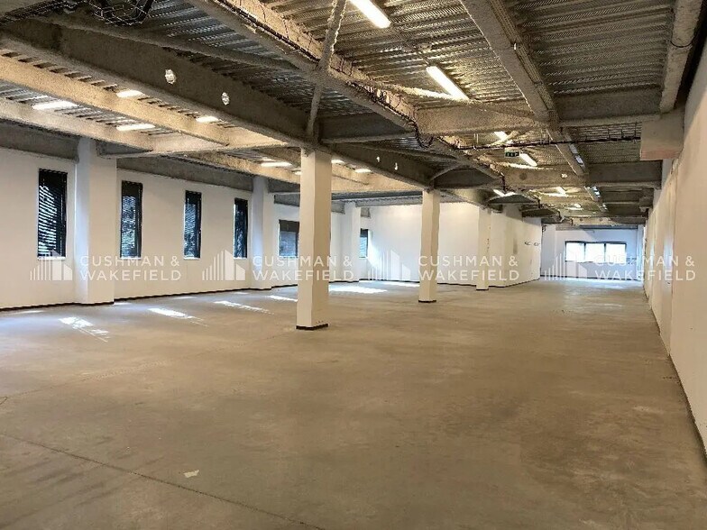 Flex in Entzheim for lease - Interior Photo - Image 3 of 5