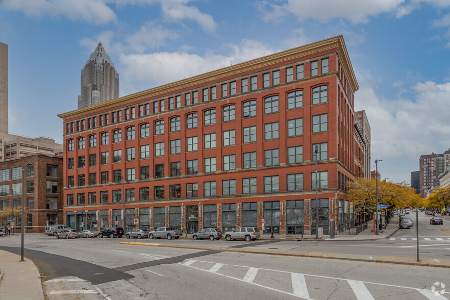 425 W Lakeside Ave, Cleveland, OH for lease - Building Photo - Image 1 of 8