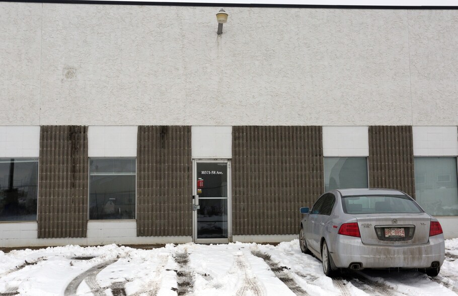 10321 58th Ave NW, Edmonton, AB for sale - Building Photo - Image 3 of 6