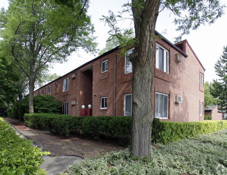 355 E 14 Mile Rd, Birmingham, MI for sale - Primary Photo - Image 1 of 1