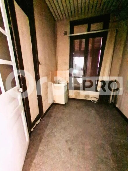 Retail in Soissons for lease - Interior Photo - Image 3 of 5