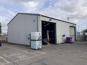 Oliver Clos, Grays for lease Building Photo- Image 1 of 3